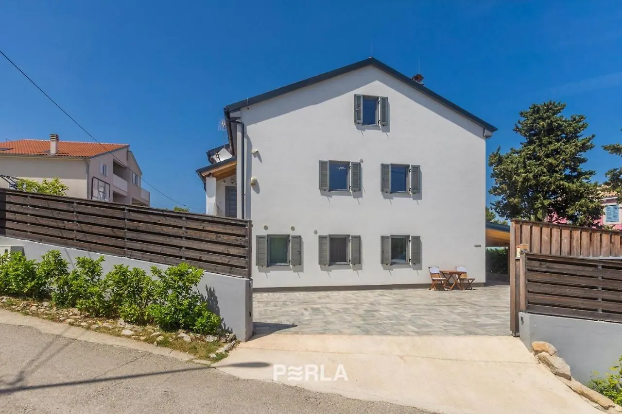 Guest house House Mirabelle With Pool Hotel Nerezine
