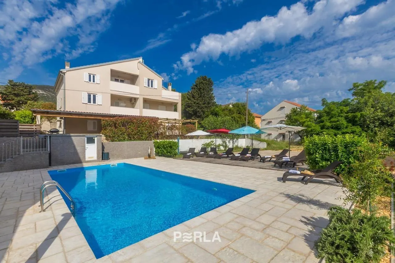House Mirabelle With Pool Hotel Nerezine Guest house