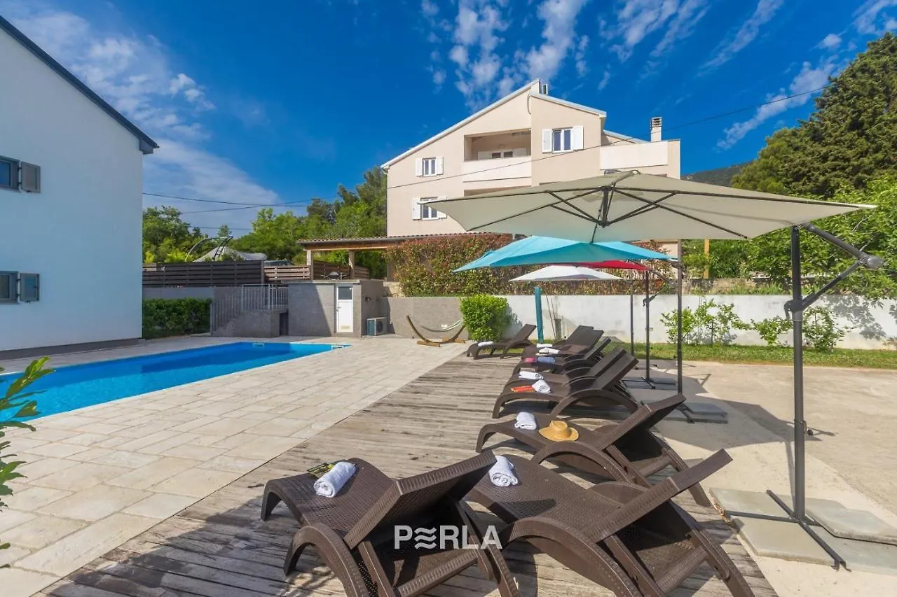 House Mirabelle With Pool Hotel Nerezine Guest house