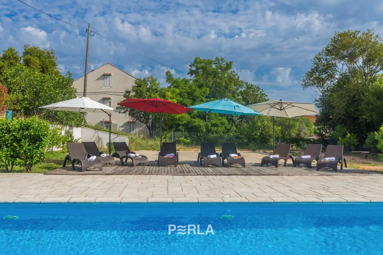 Guest house House Mirabelle With Pool Hotel Nerezine